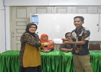 UMSU BERIKAN TALI ASIH KEPADA MAHASISWA FAPERTA PERAIH MEDALI KEJUARAAN SAINS TINGKAT NASIONAL