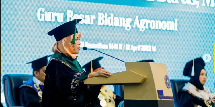 UMSU KUKUHKAN PROF. WAN ARFIANI BARUS JADI GURU BESAR ILMU PERTANIAN